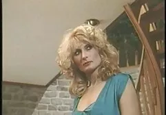 Các cô gái, những người cac dien vien phim sex nhat ban tìm thấy anh ta đã ra khỏi tường và cứu anh ta bằng cách cắt anh ta.