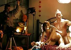 Các cặp vợ chồng thấy anh ta trong một ngôi nhà bị bỏ kho sex nhat rơi trong rừng.