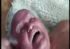 Các nghệ sĩ phim sex hay nhat jav đường phố đặt một bức tranh trên tường và đặt nó trên đường.